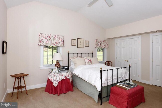 Building Photo - 375 Pineville Rd