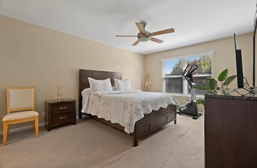 Building Photo - 1247 Waverly Dr