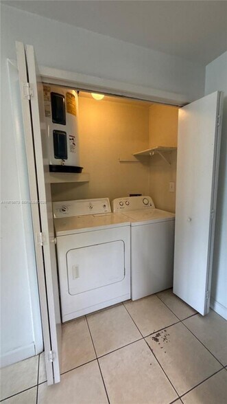 Building Photo - 3965 NW 87th Ave