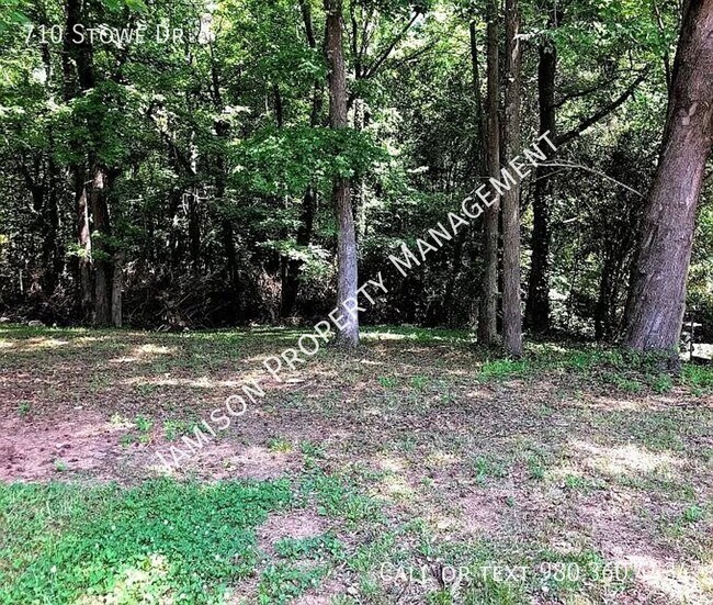 Building Photo - 710 Stowe Dr