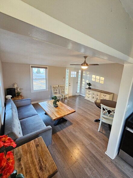Building Photo - 118 S Kenmore Dr