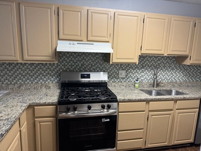 Building Photo - 10129 Oakton Terrace Rd