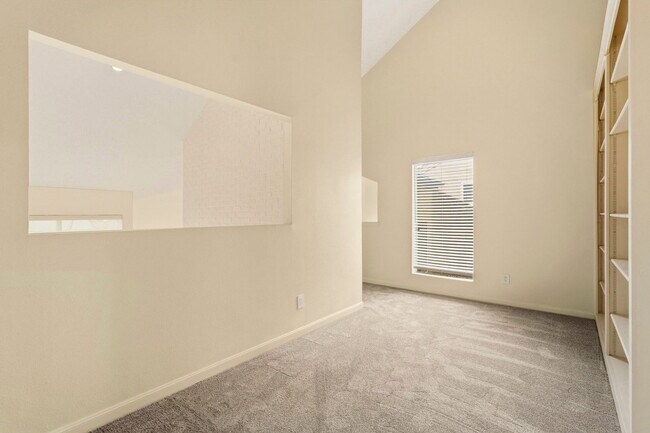 Building Photo - 10125 Valley Forge Dr