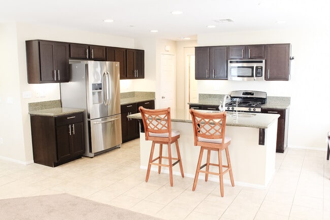 Building Photo - 34213 Parkside Dr