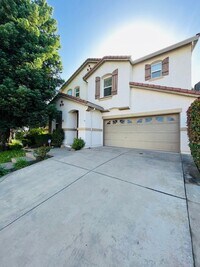 Building Photo - Spacious 4 bedroom 2.5 Bathroom Gold River...
