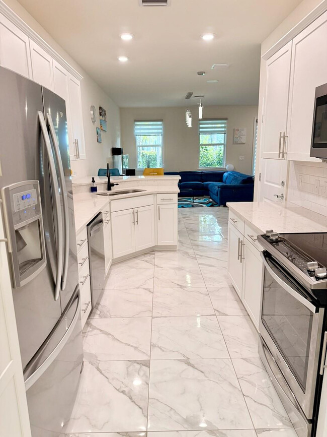 Building Photo - 5182 Eucalyptus Dr