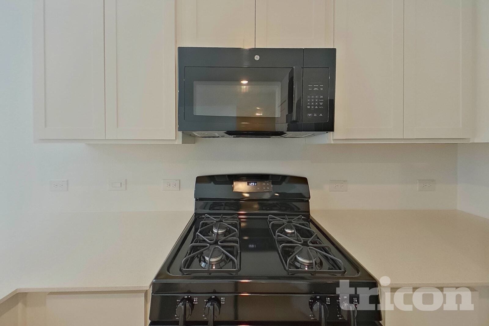 Building Photo - 3016 Pine St