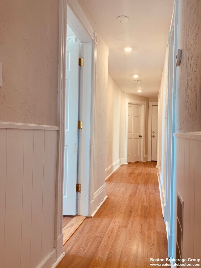 Building Photo - 45 Crescent Ave