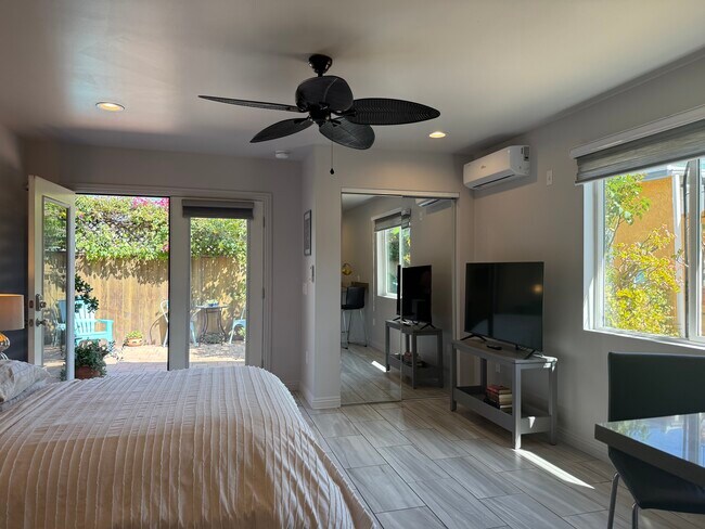 Building Photo - 2229 S Burnside Ave