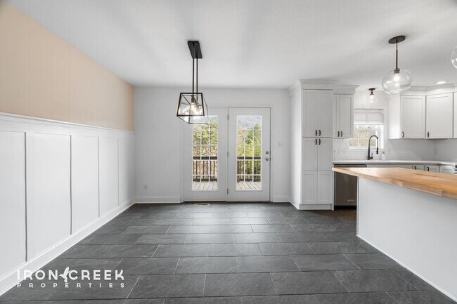 Building Photo - 8 Rose Briar Cir