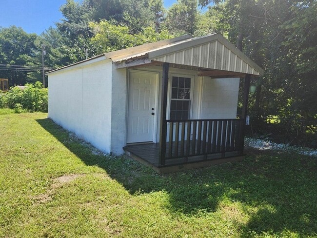 Building Photo - Cozy 1-Bedroom Single-Level Home with Yard and Washer/Dryer Included in Doyle, TN