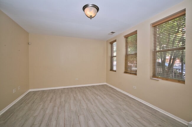 Building Photo - 353 E Eastgate Pl