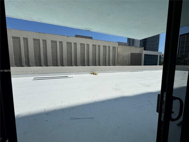 Building Photo - 1800 Collins Ave