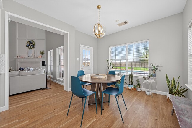 Building Photo - 3329 Oak Dale Way