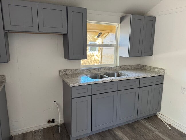 Building Photo - 419 Peabody Ave