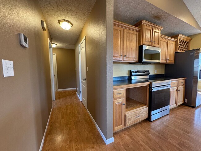 Building Photo - Beautiful spacious home in Waynesville