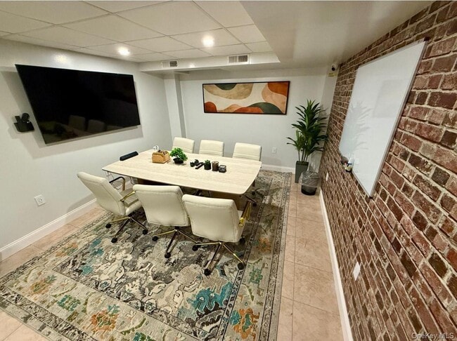 Building Photo - 210 Pelham Rd