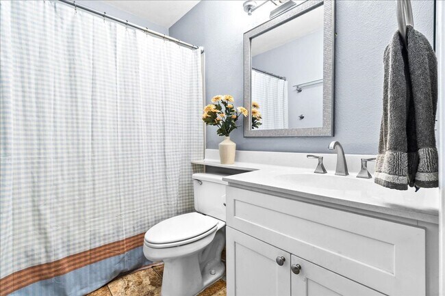 Building Photo - Corner end unit Two Bedroom Two Bath Townh...