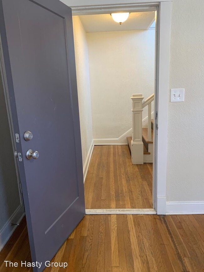 Building Photo - 2 br, 1 bath House - 3241 Gillham Rd - Unit 1