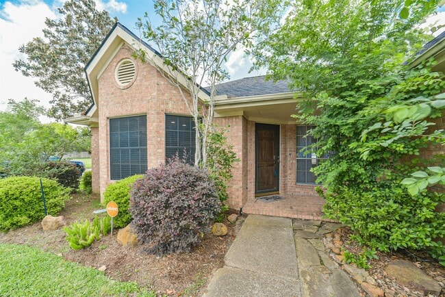 Building Photo - 1021 N Sunset Dr