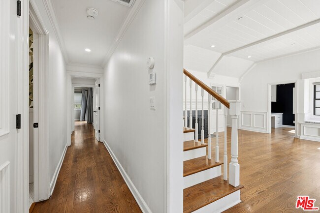 Building Photo - 4316 N Clybourn Ave