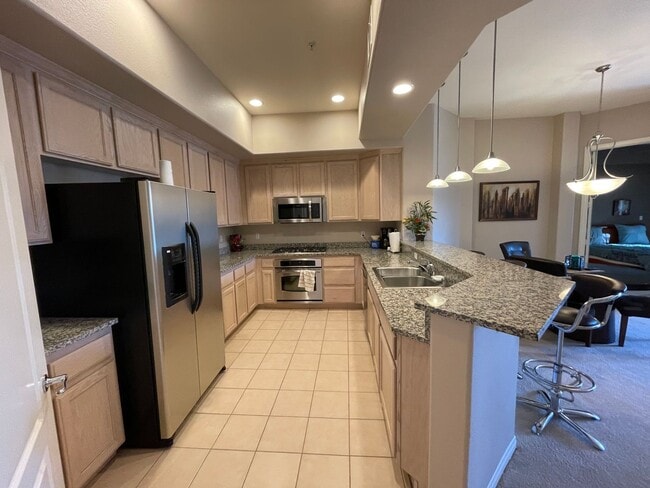 Building Photo - 2 bedroom 2 bath South Las Vegas Blvd Midrise