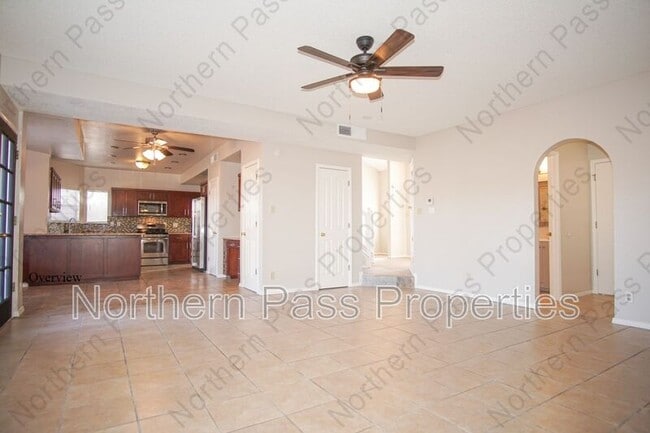 Building Photo - 7317 Luz De Lumbre Ave