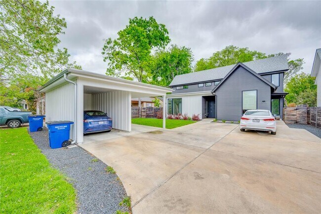 Building Photo - 1206 Justin Ln