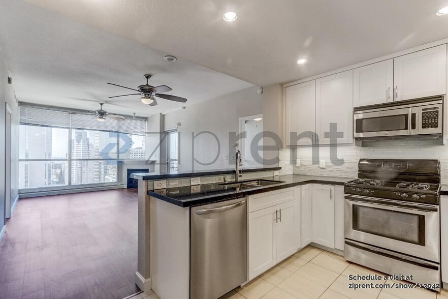 Building Photo - 300 W Beech St