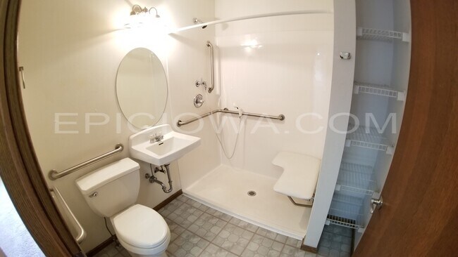 Building Photo - 435 68th Ave SW