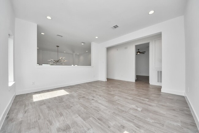Building Photo - 1703 Cedrocanna Ln