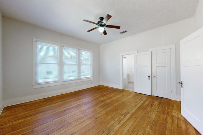 Building Photo - Fabulous 1925 Home in Bryan