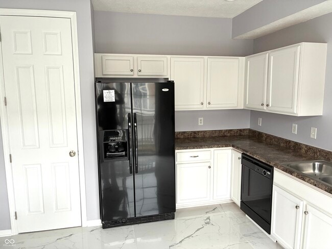 Building Photo - 328 W Main St