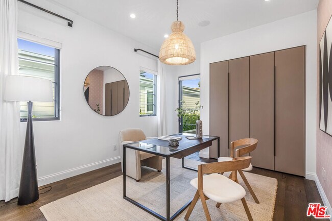 Building Photo - 820 N Vista St