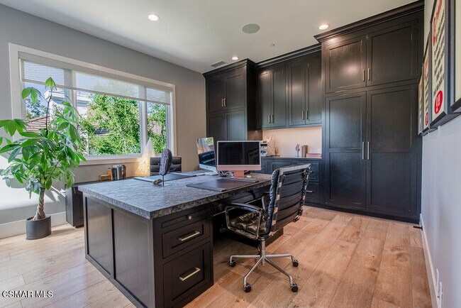 Building Photo - 224 Lake Sherwood Dr