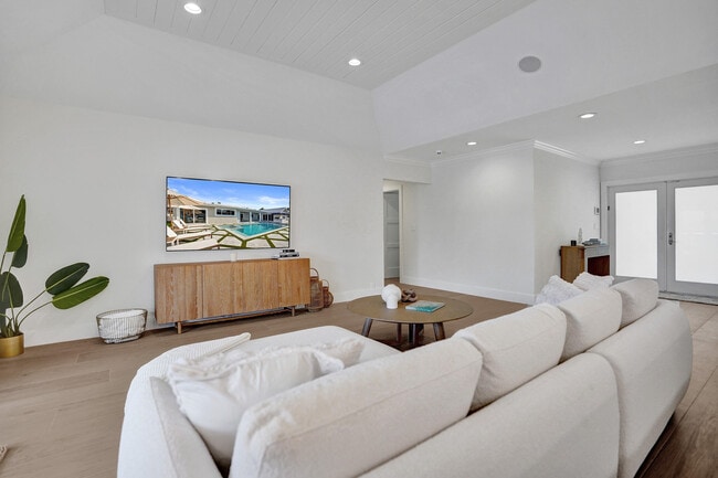 Building Photo - 885 Nafa Dr