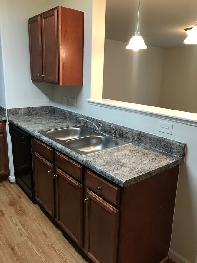 Building Photo - Bright & Inviting 2-Bedroom Condo in Prime...
