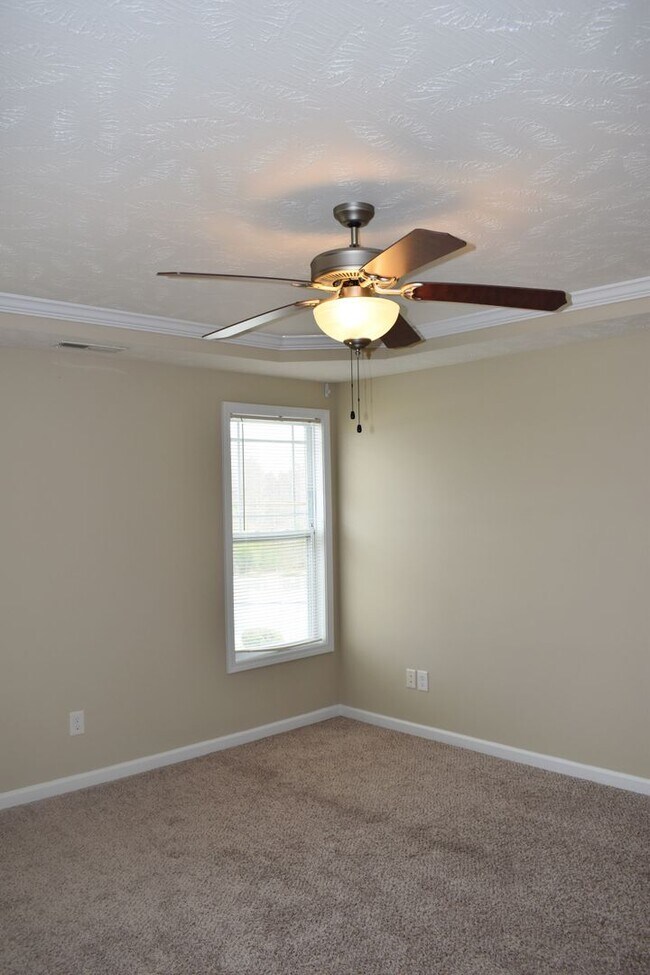 Building Photo - 3 bed 2.5 Bath Minutes from Lillington