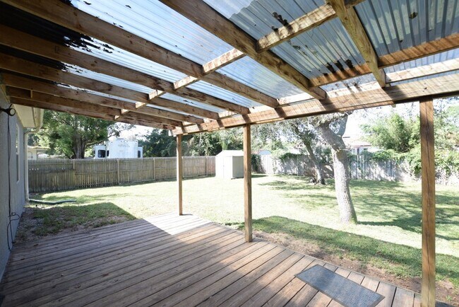 Building Photo - 870 Farrington Dr