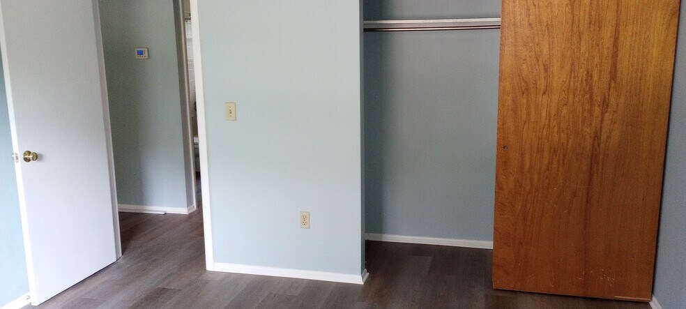 Into the hall - 105 Magnolia Dr