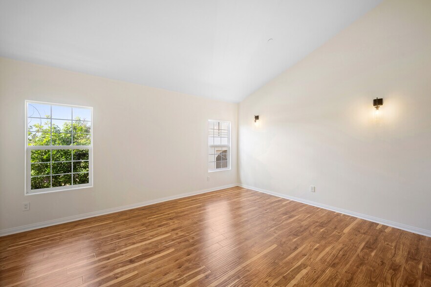 Building Photo - 415 E Dryden St