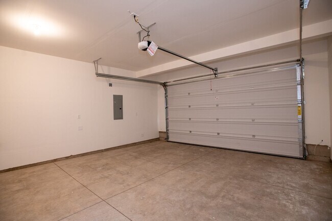 Building Photo - Spacious Brand New 4 Bedroom Home!