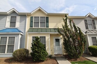 Building Photo - Liberty Square townhome