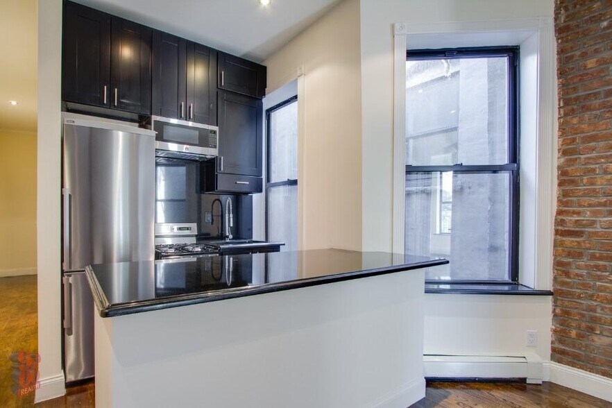 Building Photo - 17 W 103rd St