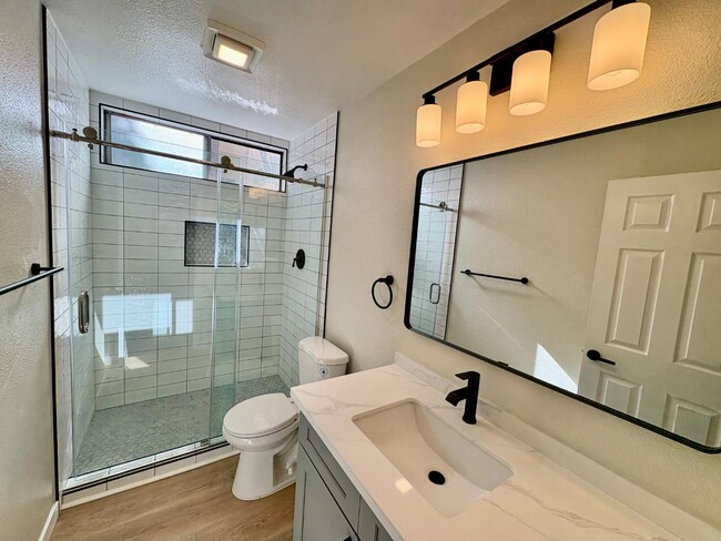 Building Photo - 6816 Hyde Park Dr