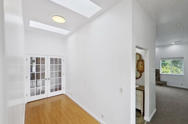 Building Photo - Spacious 4-Bedroom Home with Stunning Hilltop Views in Fortuna, CA