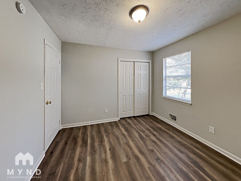 Building Photo - 567 Cherry Ln