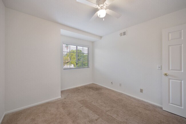 Building Photo - CHARMING HOME IN TEMECULA 3 BD/2.5 BA | OV...