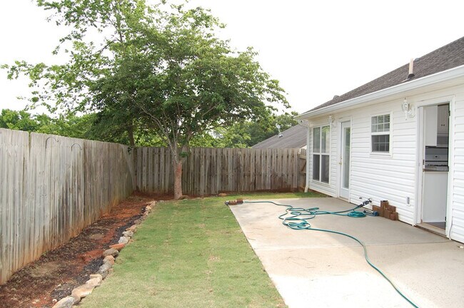 Building Photo - 31 Flower Break Rd