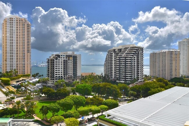 Building Photo - 801 Brickell Key Blvd